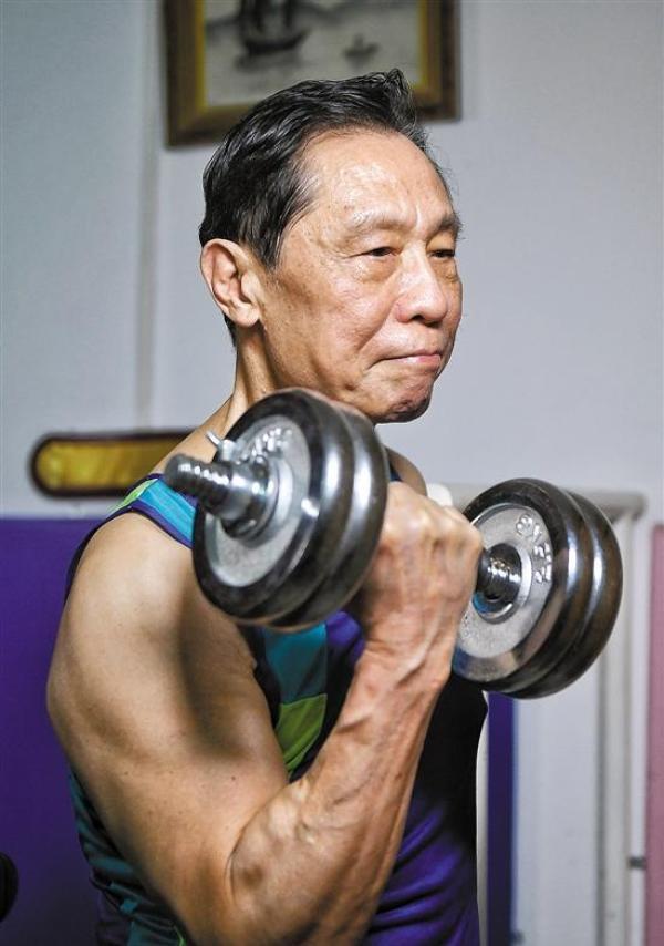 24直播网：体坛联播｜西媒报道钟南山体育故事，法甲兰斯队医确诊后自杀(图2)