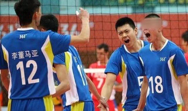 24直播网:石家庄一重点中学排球教练在体育馆内被家长扎死,年仅26岁(图1) 24直播网:石家庄一重点中学排球教练在体育馆内被家长扎死,年仅26岁(图1)