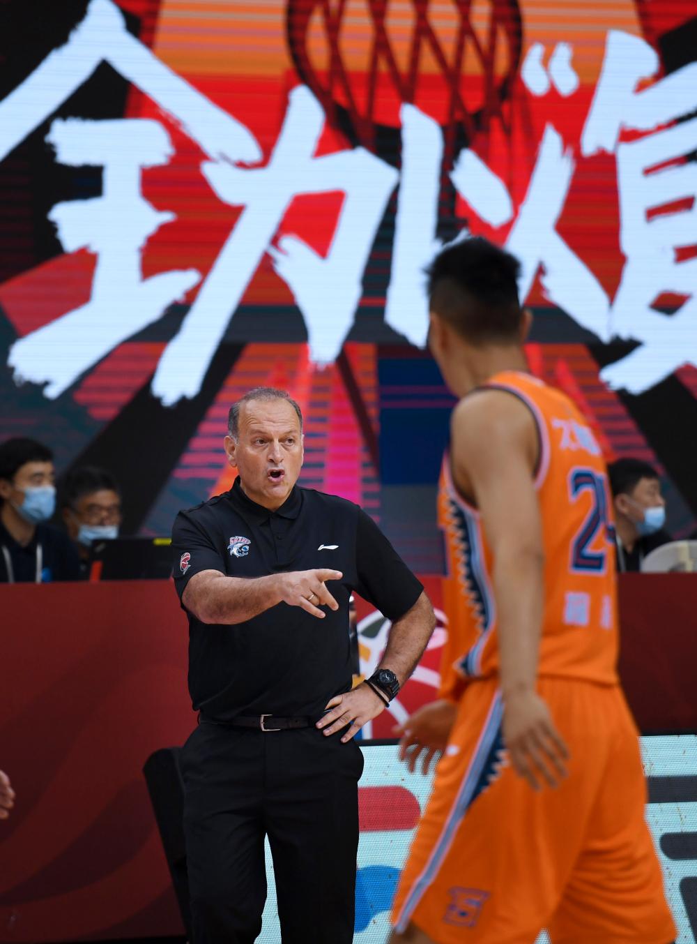 24直播网：久违的“篮球超级周末”归来，CBA重启吹响全国体育大赛的破冰号角(图2)
